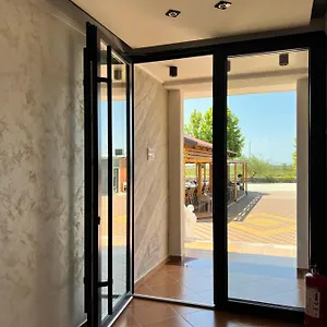 2* Hotel Kamberi